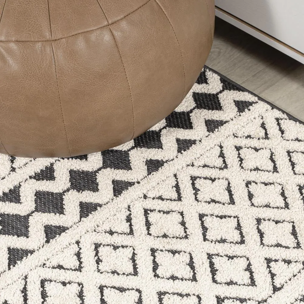 chevron High-Low Modern Trellis Geometric Indoor/Outdoor Area Rug